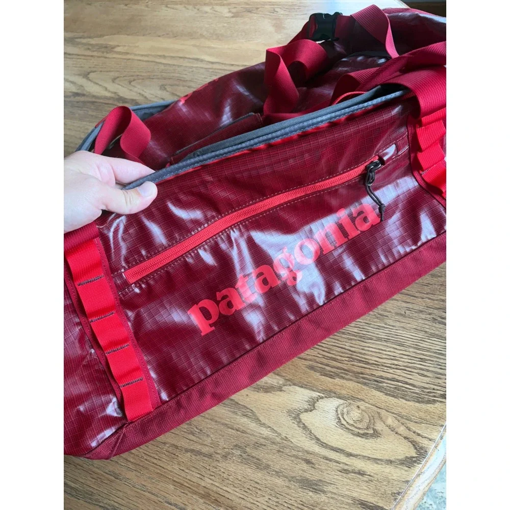 Patagonia Black Hole Duffel 60L Red Backpack Strap Travel Bag 49341 Hiking Camp